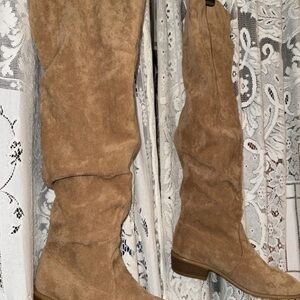 Boots Tan Suede Knee-High Slouchy Heeled Boots